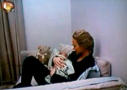 Eliana e o filho (Reprodução: SBT)