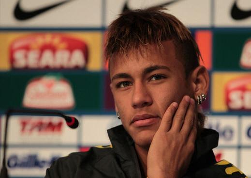 Cristiano Ronaldo e Kaká ficaram para trás, com a liderança do santista Neymar; Ronaldinho Gaúcho também está na lista