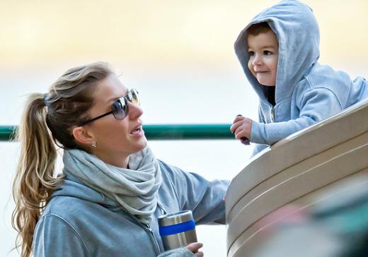 Gisele Bündchen mãe e os filhos