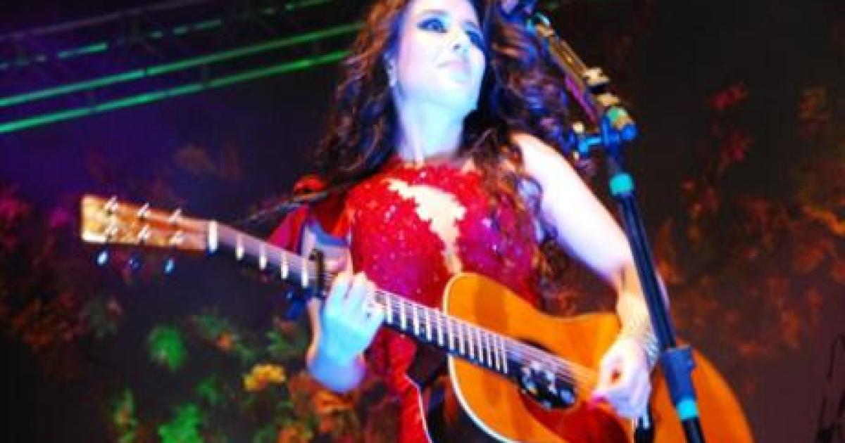 Paula Fernandes faz show em São José dos Campos