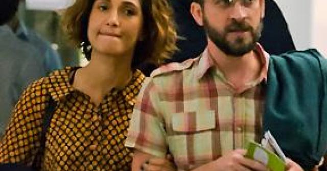 Atriz Camila Pitanga não está mais namorando o músico Santana; bela terminou casamento recentemente