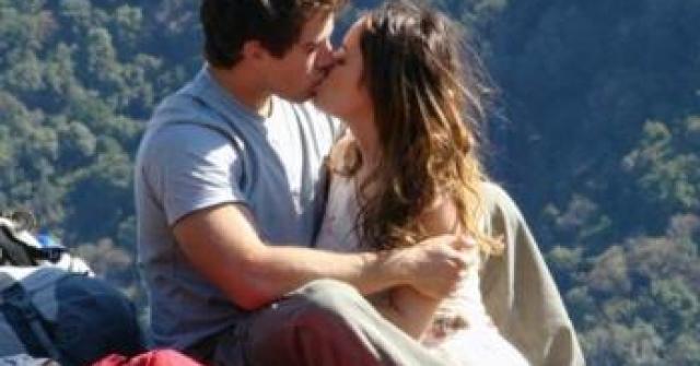 Rodrigo e Ana Rafael Cardoso e Fernanda Vasconcellos se beijando namorando juntos A Vida da Gente
