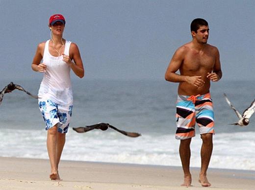 Luana Piovani e Pedro Scooby namorando, os melhores momentos