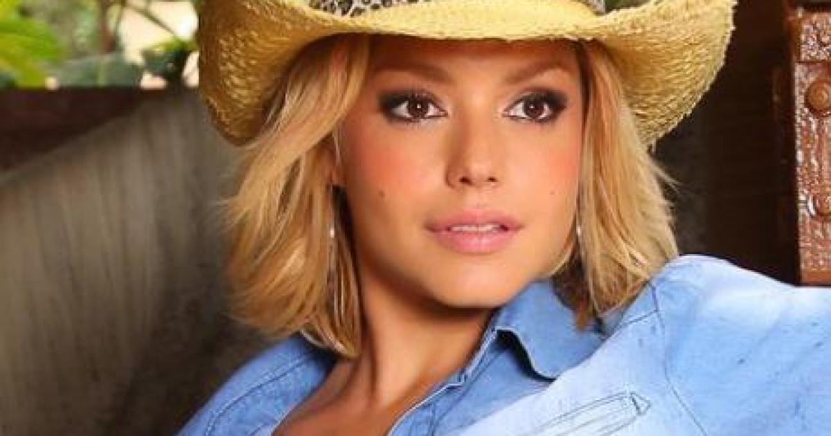 Thaís Fersoza sensual