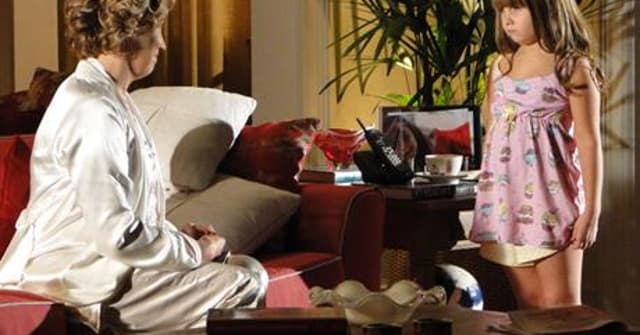 Eva (Ana Beatriz Nogueira) quer acabar com o casamento de Manuela (Marjorie Estiano) e Rodrigo (Rafael Cardoso)