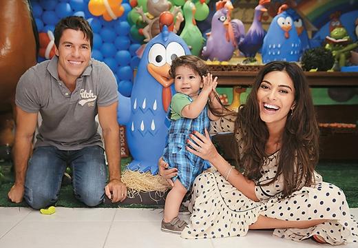Juliana Paes e Carlos Eduardo Baptista na festa de Pedro