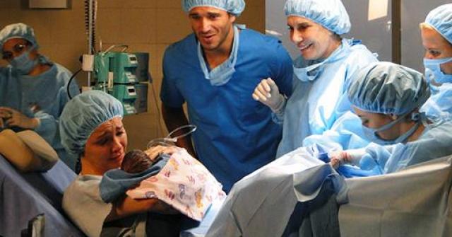 Fina Estampa: Esther dá à luz a sua primeira filha, Vitória