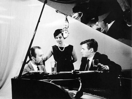 Vinícius de Moraes, Elis Regina e Frank Sinatra interpretando as canções de Tom Jobim