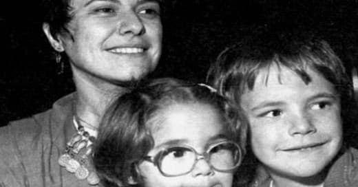 Elis Regina com os filhos Maria Rita e João Pedro