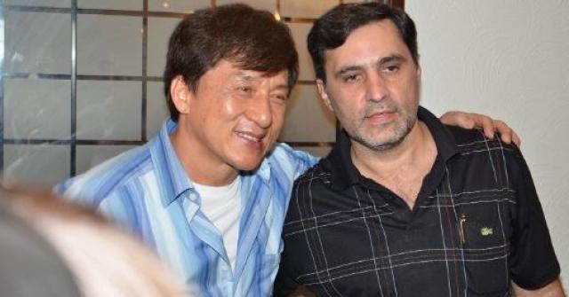 Jackie Chan comprou um Legacy 650 de 30 milhões de dólares e se deliciou com um churrasco brasileiro no interior de São Paulo