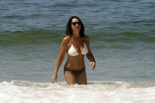 Luiza Brunet na praia