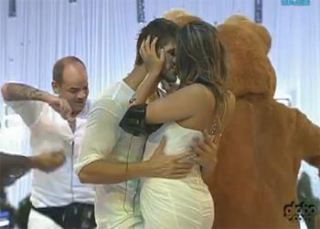 Monique e Jonas beijando festa Big Brother Brasil 12 bbb 12