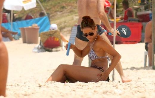 Fernanda de Freitas na praia