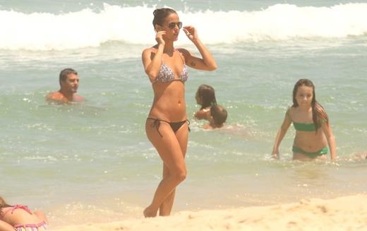 Fernanda de Freitas na praia