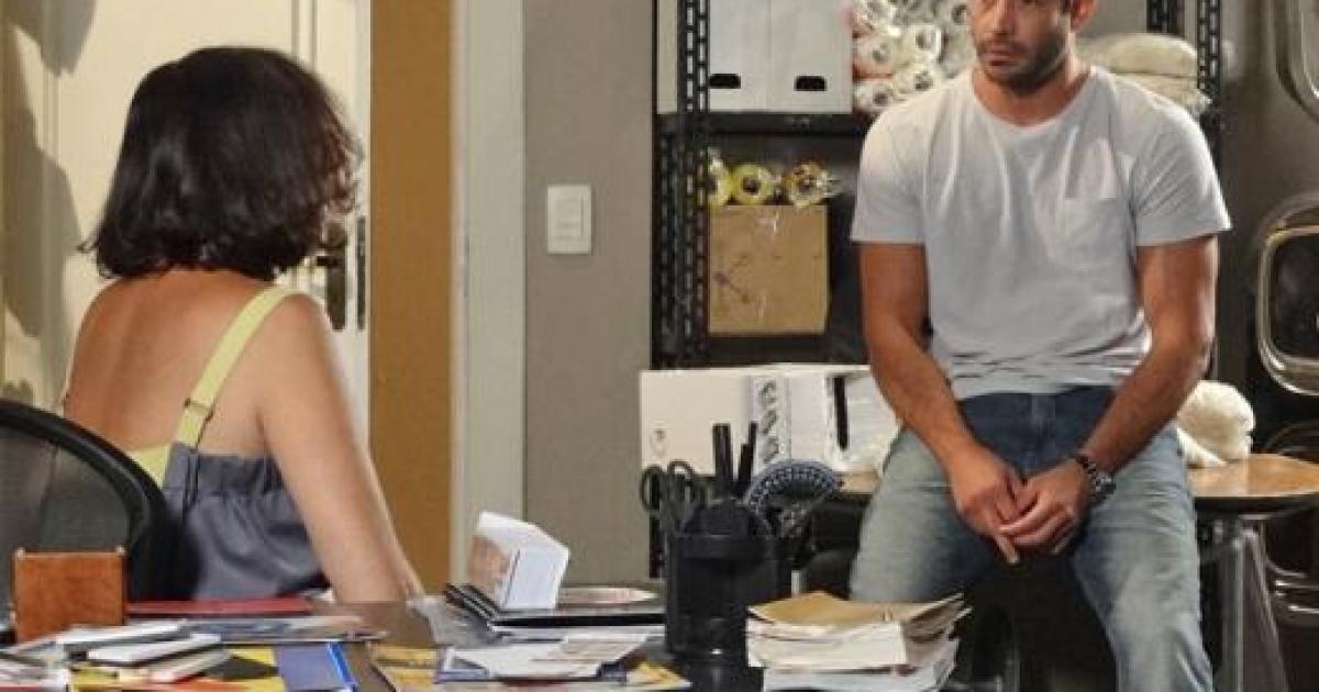Griselda conversa com Teodora em Fina Estampa
