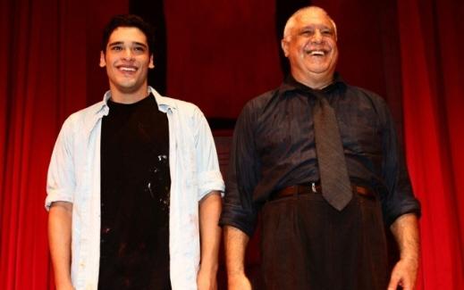 Antonio Fagundes e o filho, Bruno Fagundes, na peça Vermelho