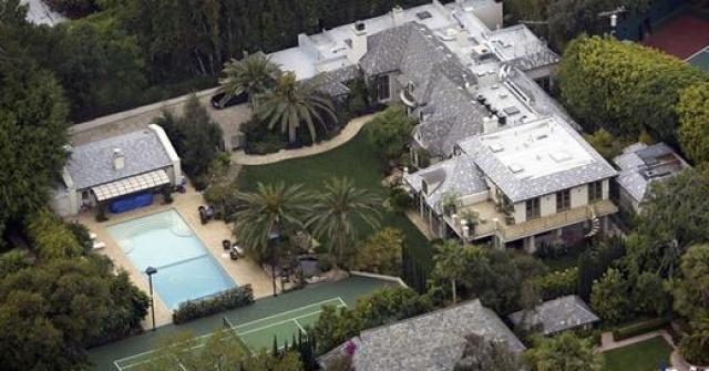 28 milhões de dólares! Que tal pagar esse valor pela mansão de Madonna em Beverly Hills, na Califórnia