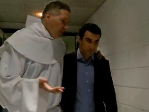 O TV Xuxa deste sábado tem participações especiais para a Páscoa: Padre Fábio de Melo e Padre Marcelo Rossi