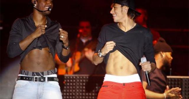 Neymar e Thiaguinho abdômen barriga show (Foto: David Collaço/ Divulgação)