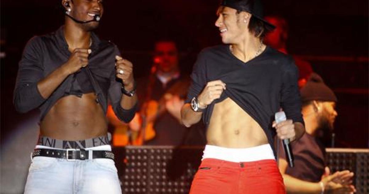 Neymar e Thiaguinho abdômen barriga show