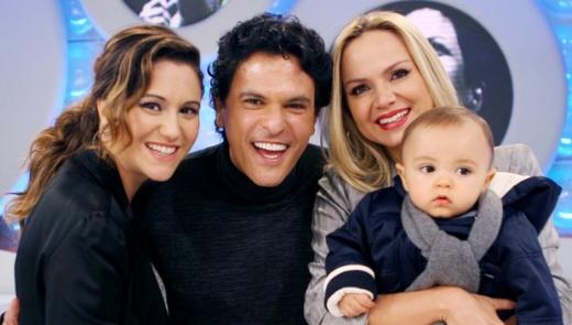 Eliana e o filho Arthur no Dia das Mães; com João Marcello Bôscoli e Maria Rita