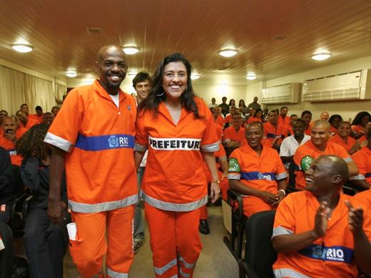 Regina Casé é a Rainha dos Garis do Rio de Janeiro (Foto: Alexandre Brum/ O Dia)