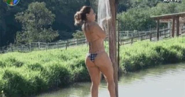 Viviane Araújo x Nicole Bahls disputam duelo de beleza em A Fazenda 5; qual é a Musa mais linda do reality show? (Foto: A Fazenda/ Rede Record)