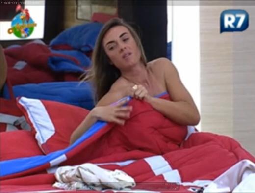 Modelo Nicole Bahls fala sobre ser mamãe durante o reality show A Fazenda 5, na Rede Record; veja fotos de Nicole Bahls