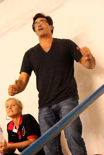Xuxa e Luciano Szafir torcendo por Sasha no vôlei