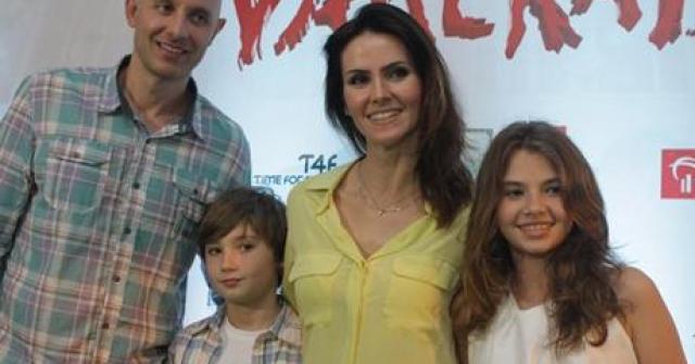 Atriz Lisandra Souto foi ao Pizza do Faustão, diz se sentir muito só e fez críticas ao ex-marido Tande em entrevista à Revista Contigo