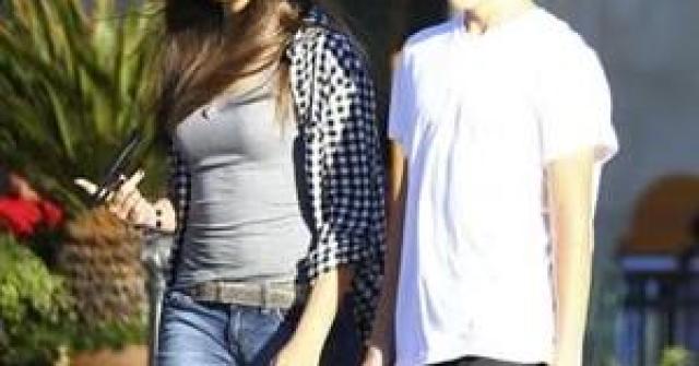 Paris Jackson e namorado namorando filha do Michael Jackson (Foto: Grosby Group)