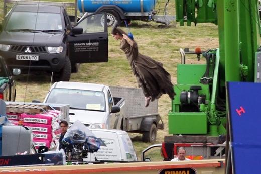 Angelina Jolie voando em Malévola