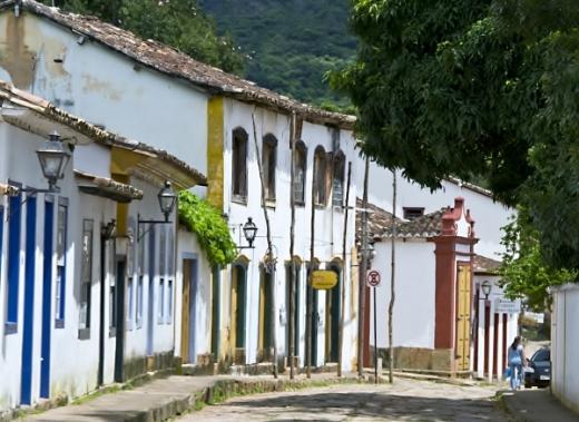 A cidade de Tiradentes possui arte barroca em igrejas e casarões