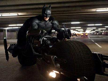 Assista ao vídeo abaixo com o trailer do filme The Dark Knight Rises, com direção de Christopher Nolan