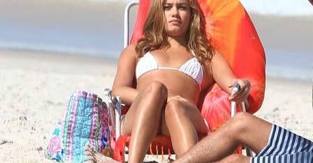 Foto de Sophie Charlotte na praia