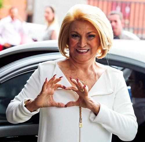 Celebridades vão à missa Hebe Camargo