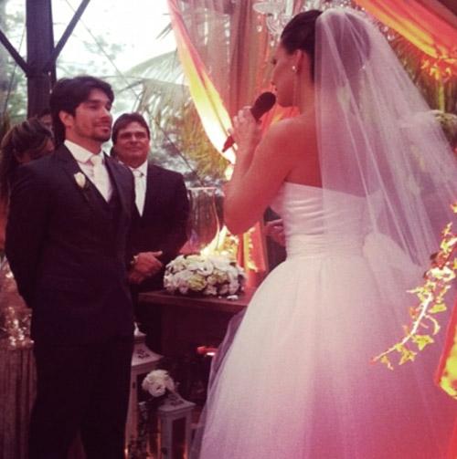 Confira o casamento da atriz Camila Rodrigues