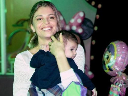 Giovanna Antonelli faz festa para suas filhas
