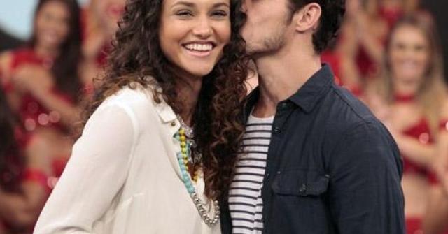 Debora Nascimento e José Loreto (Foto: Domingão do Faustão/ Rede Globo)
