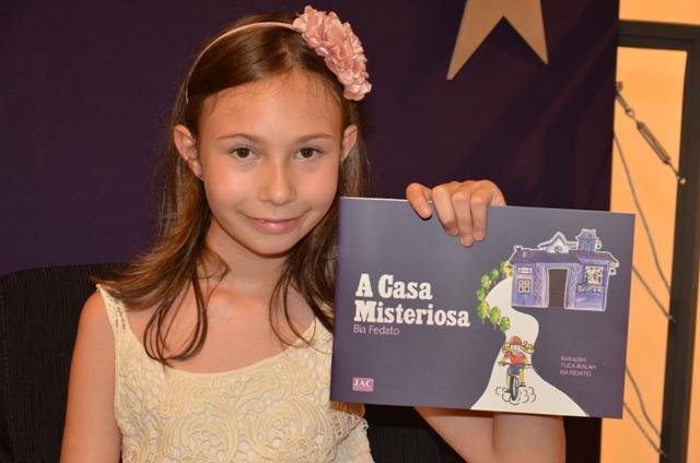 Bia Fedato lança livro A Casa Misteriosa no Vale Sul Shopping