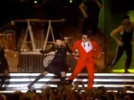 Madonna e Psy dançam Gangnam Style em show