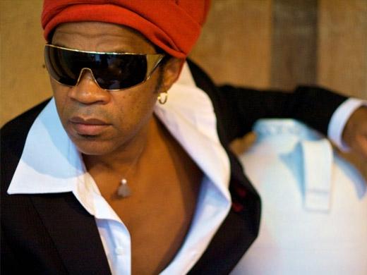 Carlinhos Brown é apresentador do The Voice Brasil