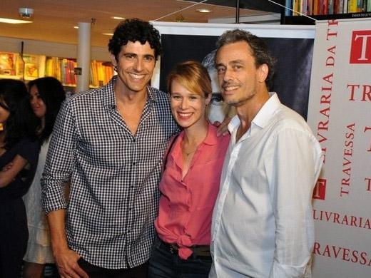 Noite de autógrafos do livro de Reynaldo Gianecchini reúne vários famosos em livraria no Rio