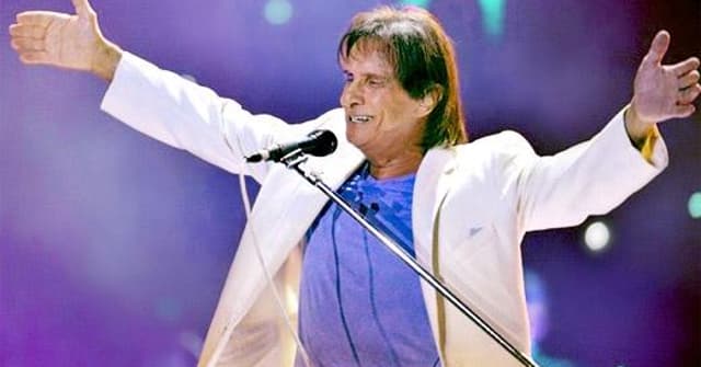 O cantor Roberto Carlos anunciou novo álbum com músicas remixadas para 2013