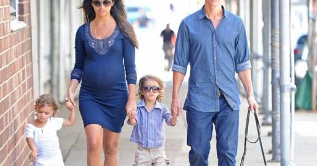 Modelo Camila Alves e o ator Matthew McConaughey tiveram o terceiro filho