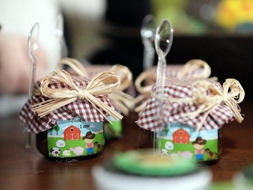 Docinhos e decoração do aniversário de José Marcus