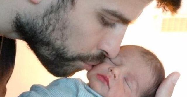 Cantora Shakira divulga foto de seu filho Milan