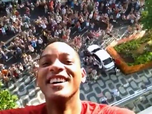 Ator Will Smith curte Carnaval no Rio de Janeiro e manda beijo para os fãs