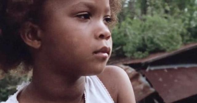 Atriz Quvenzhané Wallis no filme Indomável Sonhadora (Foto: Filme Indomável Sonhadora)