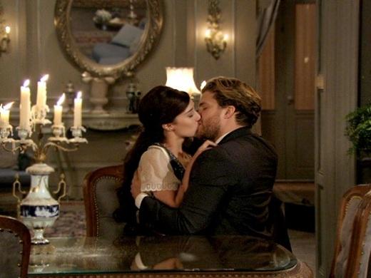 Beijo de Laura e Edgar